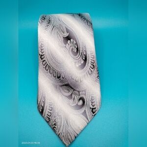 Robert Villini Couture Silk Necktie Tie Sevenfold Silver Gray Paisley Luxury
